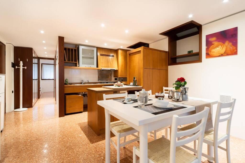 The Zen House Apartment เวนิส ภายนอก รูปภาพ